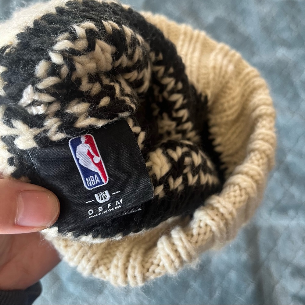 NBA Cream and Black LA Lakers Knit Hat with Pom-Pom - Picture 5 of 6